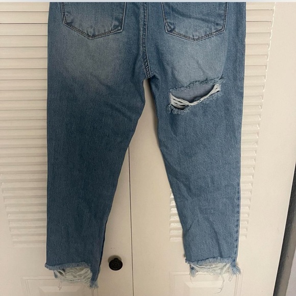 Jeans with rip on the back - Picture 3 of 4